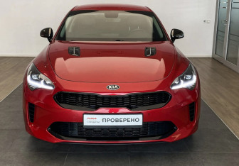 Подержанный автомобиль Kia Stinger 2021 года (2 фото)