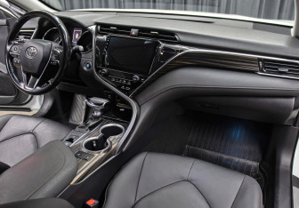Подержанный автомобиль Toyota Camry Sedan 2019 года (11 фото)