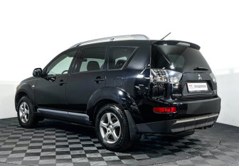 Подержанный автомобиль Mitsubishi Outlander 2008 года (7 фото)