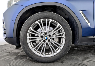 Подержанный автомобиль BMW X3 2019 года (18 фото)