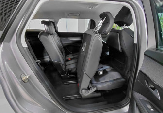 Подержанный автомобиль Peugeot 5008 Suv 2018 года (18 фото)