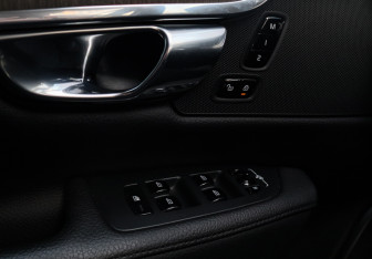 Подержанный автомобиль Volvo S90 2021 года (21 фото)