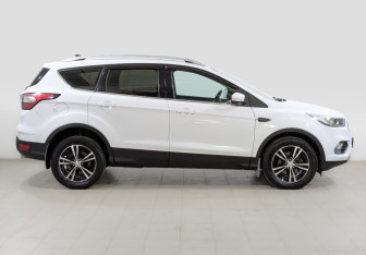Подержанный автомобиль Ford Kuga 2017 года (4 фото)