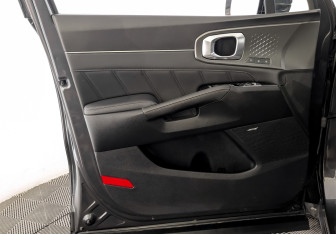 Подержанный автомобиль Kia Sorento 2022 года (19 фото)