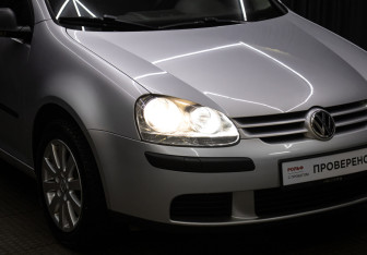 Подержанный автомобиль Volkswagen Golf Hatchback 2008 года (19 фото)