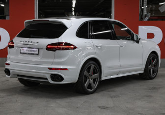 Подержанный автомобиль Porsche Cayenne 2016 года (5 фото)