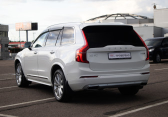 Подержанный автомобиль Volvo XC90 2017 года (7 фото)