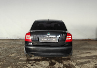 Подержанный автомобиль Skoda Octavia Liftback 2006 года (5 фото)