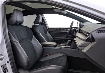 Подержанный автомобиль Toyota Camry Sedan 2024 года (23 фото)