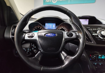 Подержанный автомобиль Ford Kuga 2013 года (16 фото)