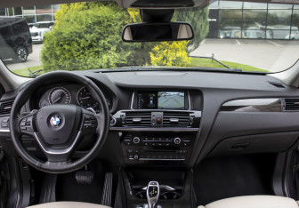 Подержанный автомобиль BMW X4 2017 года (11 фото)