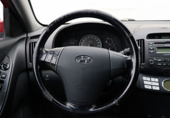 Подержанный автомобиль Hyundai Elantra Sedan 2007 года (14 фото)