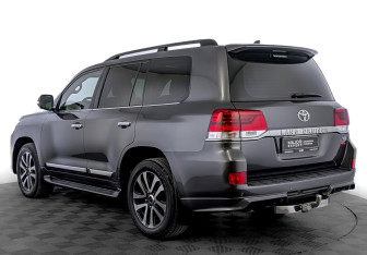 Подержанный автомобиль Toyota Land Cruiser Suv 2019 года (7 фото)