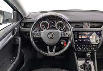 Подержанный автомобиль Skoda Octavia Liftback 2019 года (21 фото)