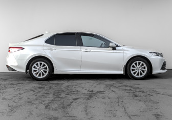 Подержанный автомобиль Toyota Camry Sedan 2022 года (4 фото)