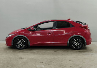 Подержанный автомобиль Honda Civic Hatchback 2013 года (8 фото)