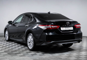 Подержанный автомобиль Toyota Camry Sedan 2020 года (7 фото)