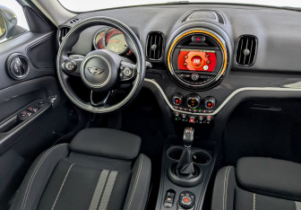 Подержанный автомобиль MINI Countryman 2018 года (30 фото)