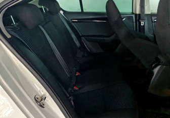 Подержанный автомобиль Skoda Octavia Liftback 2014 года (10 фото)