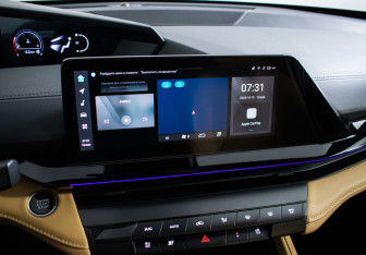 Подержанный автомобиль Changan UNI-V 2022 года (17 фото)