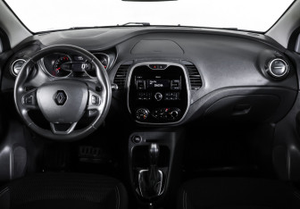 Подержанный автомобиль Renault Kaptur 2020 года (13 фото)