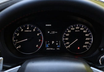 Подержанный автомобиль Mitsubishi Outlander 2013 года (16 фото)