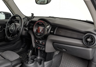 Подержанный автомобиль MINI Hatch 2019 года (13 фото)