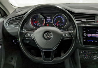 Подержанный автомобиль Volkswagen Tiguan 2020 года (25 фото)
