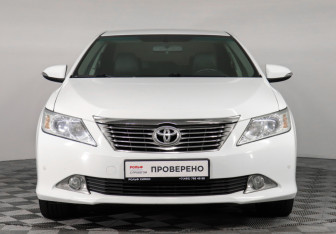 Подержанный автомобиль Toyota Camry Sedan 2013 года (2 фото)