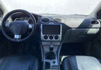 Подержанный автомобиль Ford Focus Sedan 2008 года (11 фото)