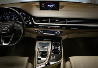 Подержанный автомобиль Audi Q7 2016 года (20 фото)