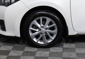 Подержанный автомобиль Toyota Corolla Sedan 2015 года (7 фото)