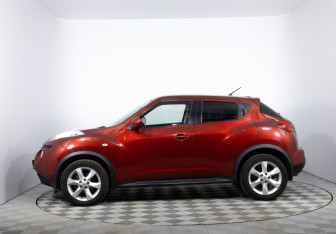 Подержанный автомобиль Nissan Juke 2011 года (8 фото)