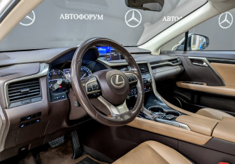 Подержанный автомобиль Lexus RX 2018 года (16 фото)