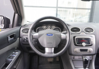 Подержанный автомобиль Ford Focus Hatchback 2010 года (13 фото)