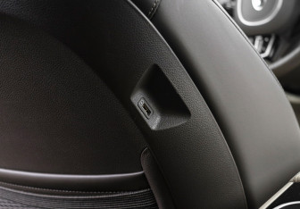 Подержанный автомобиль Kia Carnival 2021 года (14 фото)