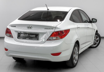 Подержанный автомобиль Hyundai Solaris Sedan 2013 года (5 фото)