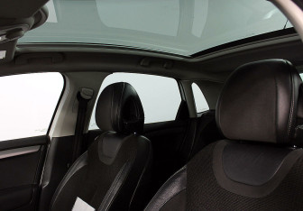 Подержанный автомобиль Citroen C4 Hatchback 2012 года (7 фото)