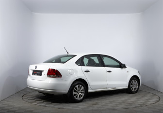 Подержанный автомобиль Volkswagen Polo Sedan 2015 года (5 фото)