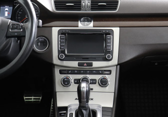 Подержанный автомобиль Volkswagen Passat Wagon 2012 года (9 фото)