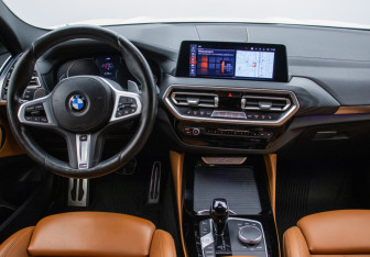 Подержанный автомобиль BMW X4 2021 года (13 фото)