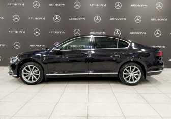Подержанный автомобиль Volkswagen Passat Sedan 2018 года (8 фото)