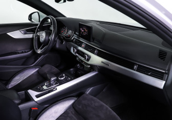 Подержанный автомобиль Audi A4 Sedan 2018 года (10 фото)
