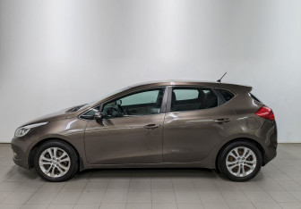 Подержанный автомобиль Kia Ceed Hatchback 2015 года (8 фото)