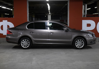 Подержанный автомобиль Skoda Superb Liftback 2014 года (4 фото)
