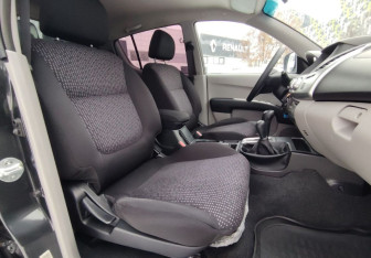 Подержанный автомобиль Mitsubishi L200 2011 года (10 фото)