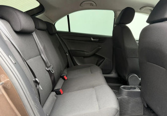 Подержанный автомобиль Skoda Rapid Liftback 2018 года (11 фото)