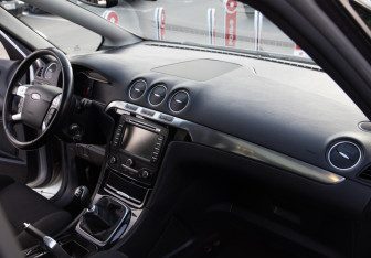 Подержанный автомобиль Ford S-MAX 2011 года (7 фото)