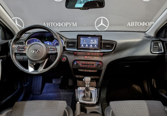 Подержанный автомобиль Kia Ceed Hatchback 2019 года (14 фото)