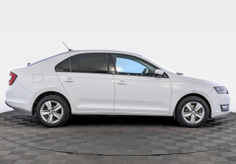 Подержанный автомобиль Skoda Rapid Liftback 2018 года (4 фото)
